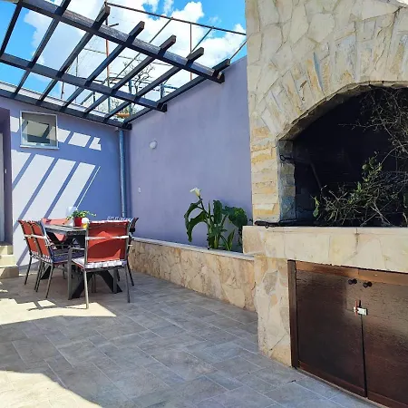 3 Bedroom Sleeps 6 - Private Garden * Zadar