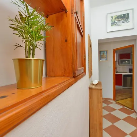 Kimano 2 With Garden In زادار