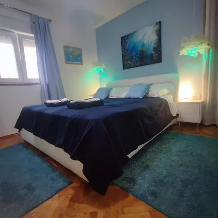 3 Bedroom Sleeps 6 - Private Garden Zadar