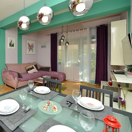 3 Bedroom Sleeps 6 - Private Garden * Zadar