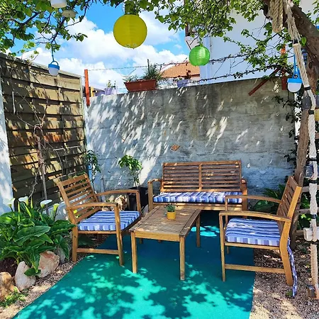 3 Bedroom Sleeps 6 - Private Garden Zadar