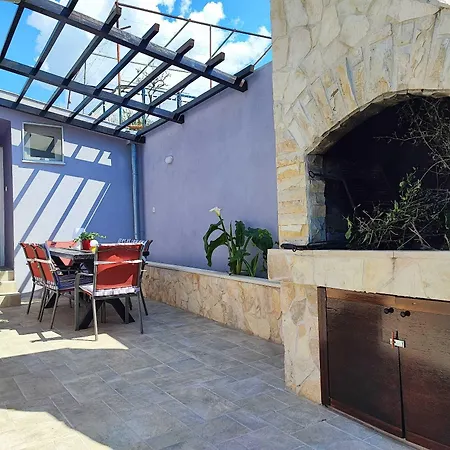 Appartamento 3 Bedroom Sleeps 6 - Private Garden *
