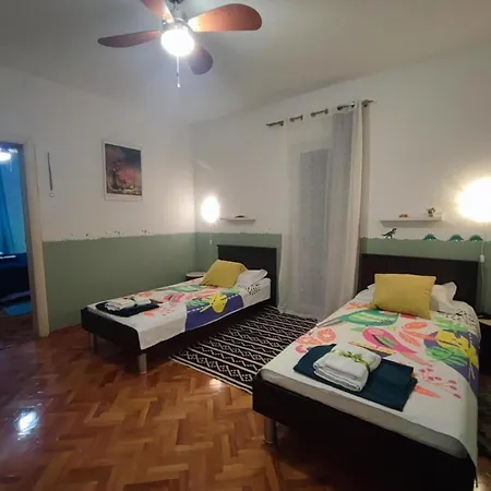 Appartamento 3 Bedroom Sleeps 6 - Private Garden *