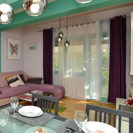 3 Bedroom Sleeps 6 - Private Garden Zadar