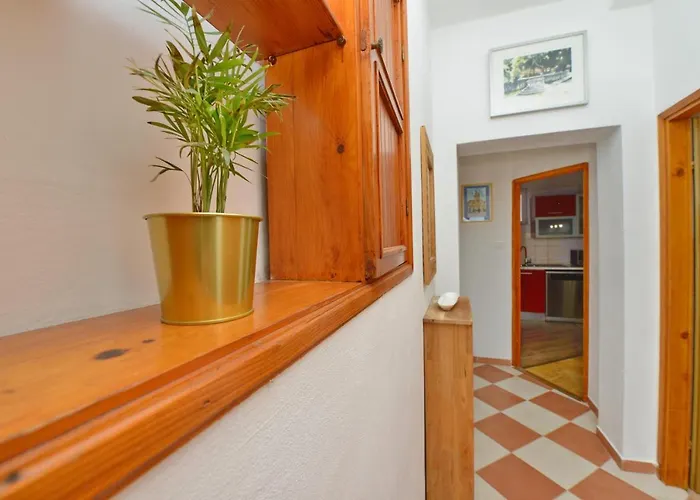 Kima With Garden זאדאר