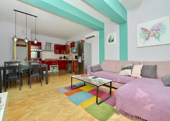 Lägenhet Kima With Garden